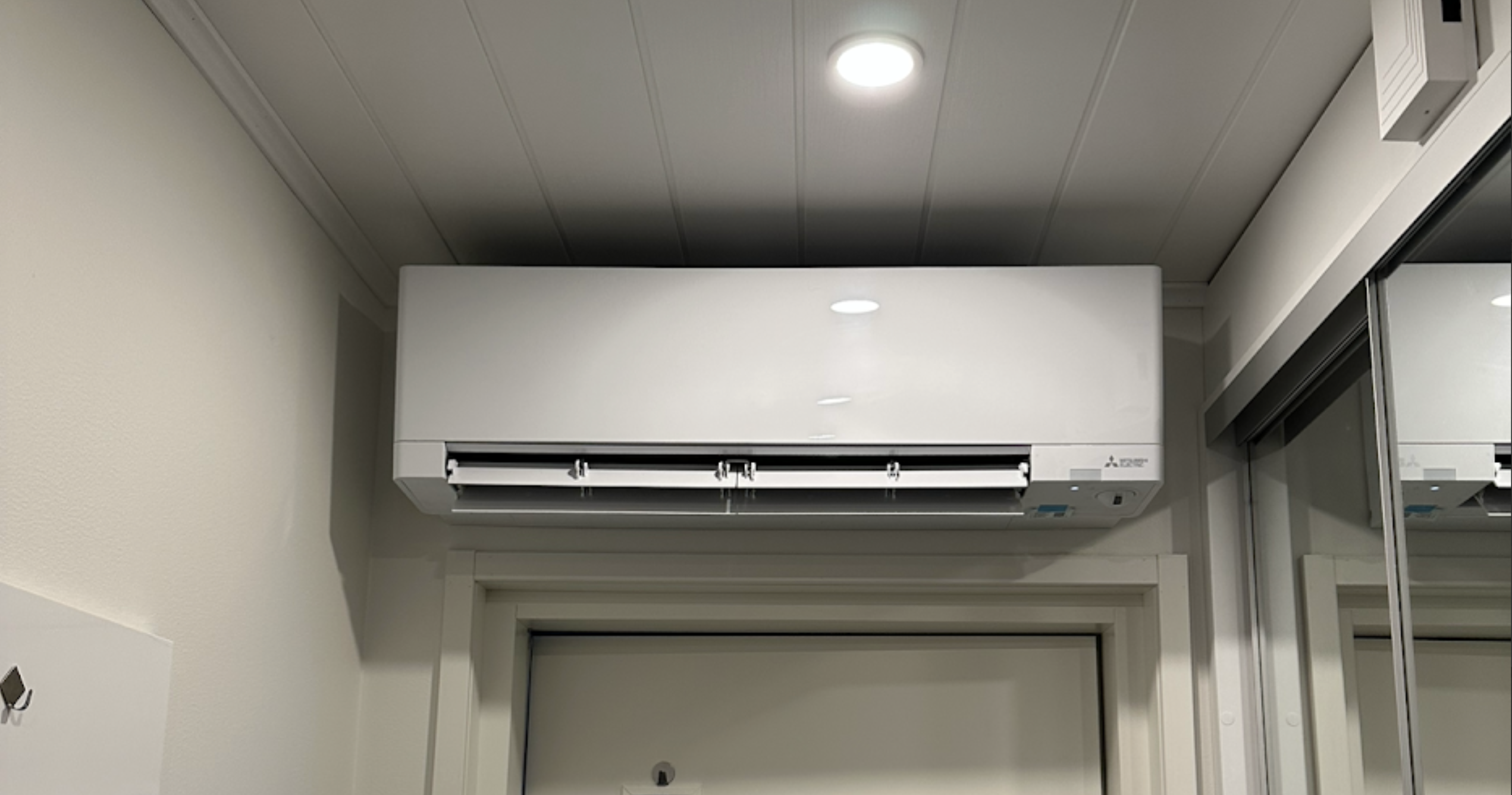 Sähkövirta Boströmin asentama Mitsubishi-ilmalämpöpumppu.